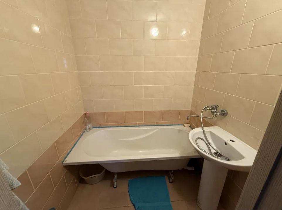 Продаж 1-кімнатної квартири 44 м², Варненська вул.