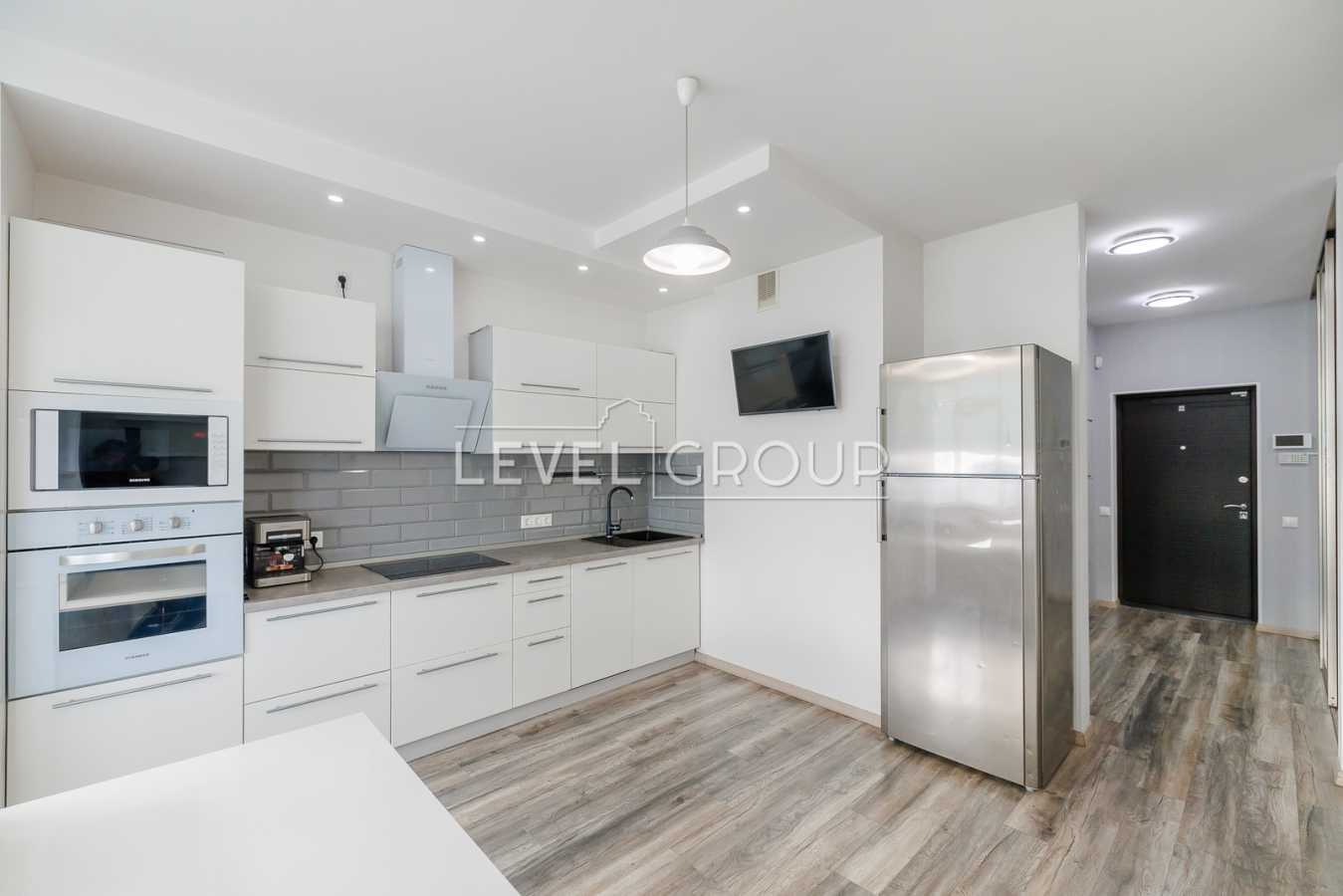 Продаж 1-кімнатної квартири 56.4 м², Ревуцького вул., 9