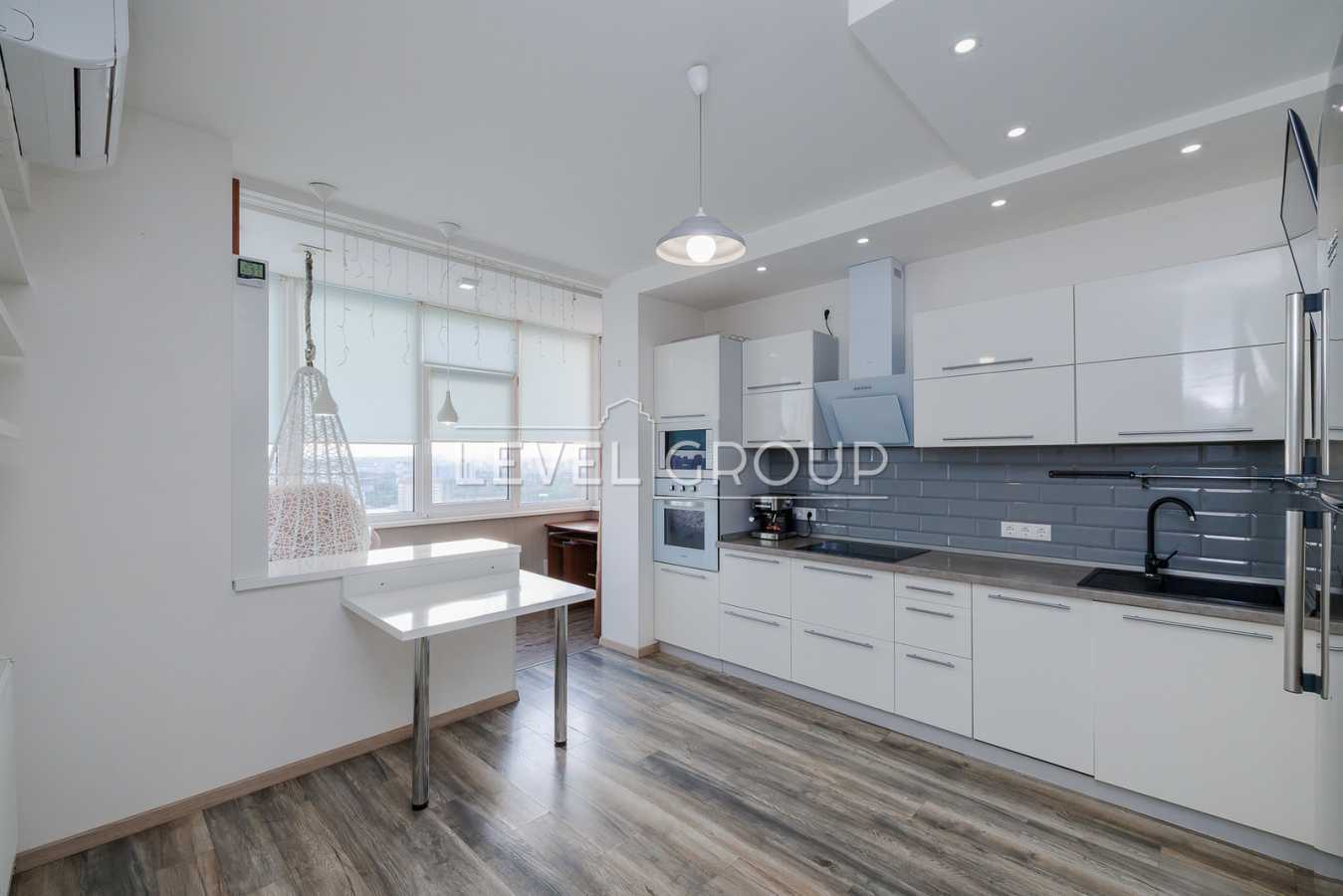 Продаж 1-кімнатної квартири 56.4 м², Ревуцького вул., 9