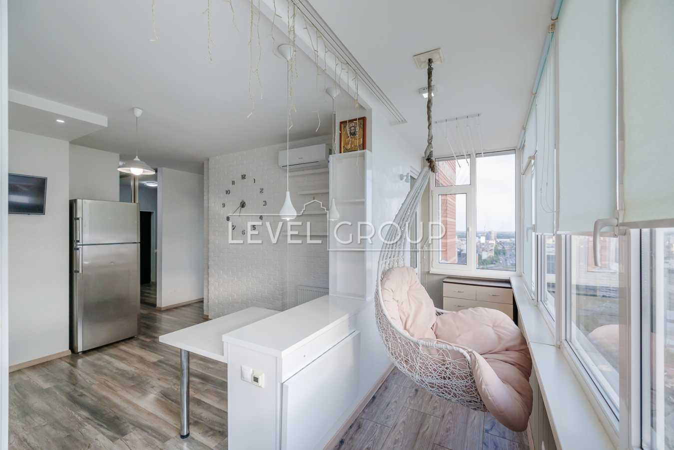 Продаж 1-кімнатної квартири 56.4 м², Ревуцького вул., 9