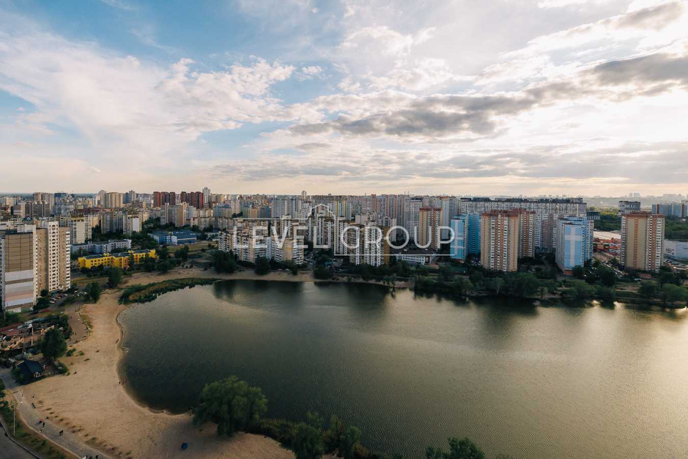 Продаж 1-кімнатної квартири 56.4 м², Ревуцького вул., 9