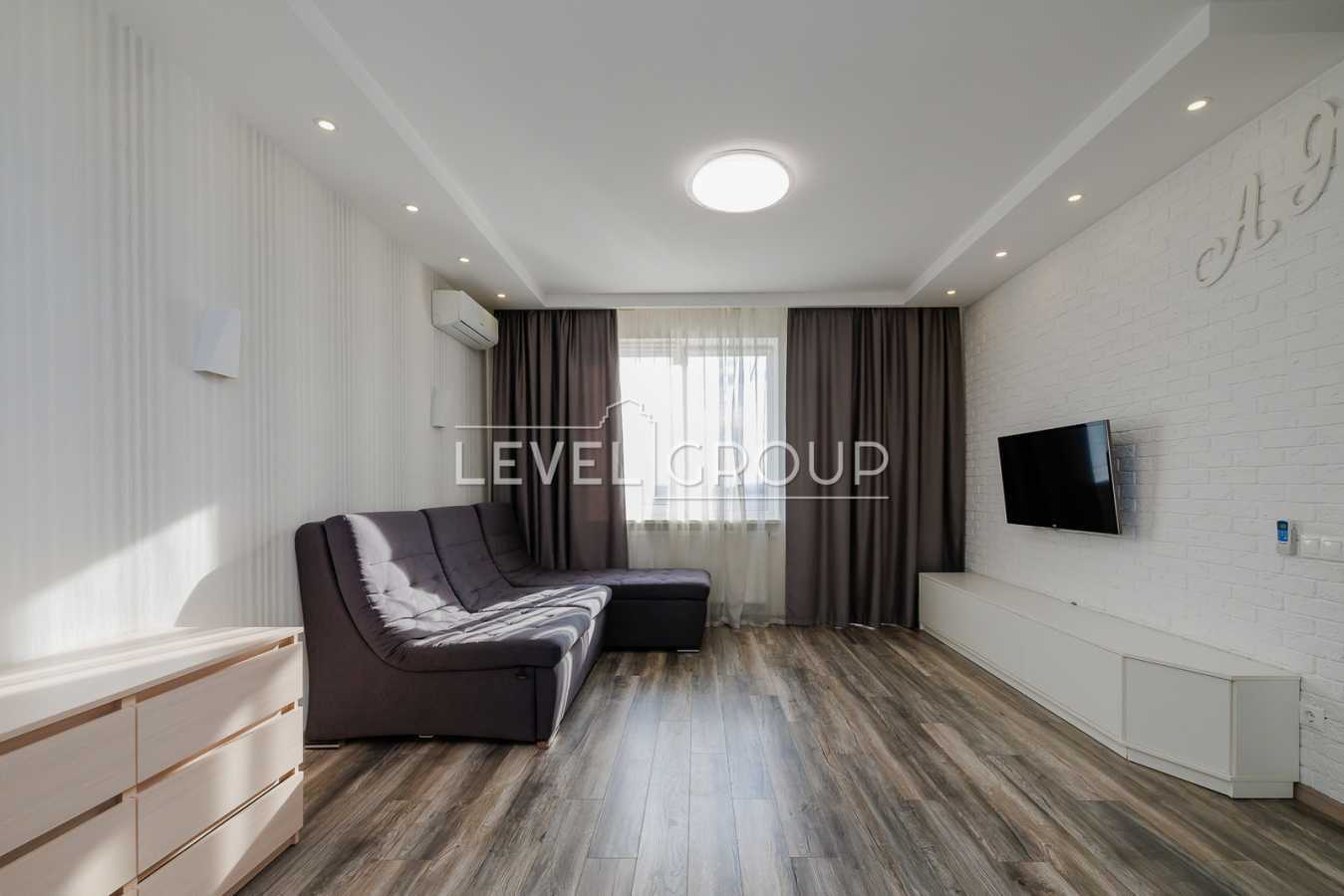 Продаж 1-кімнатної квартири 56.4 м², Ревуцького вул., 9