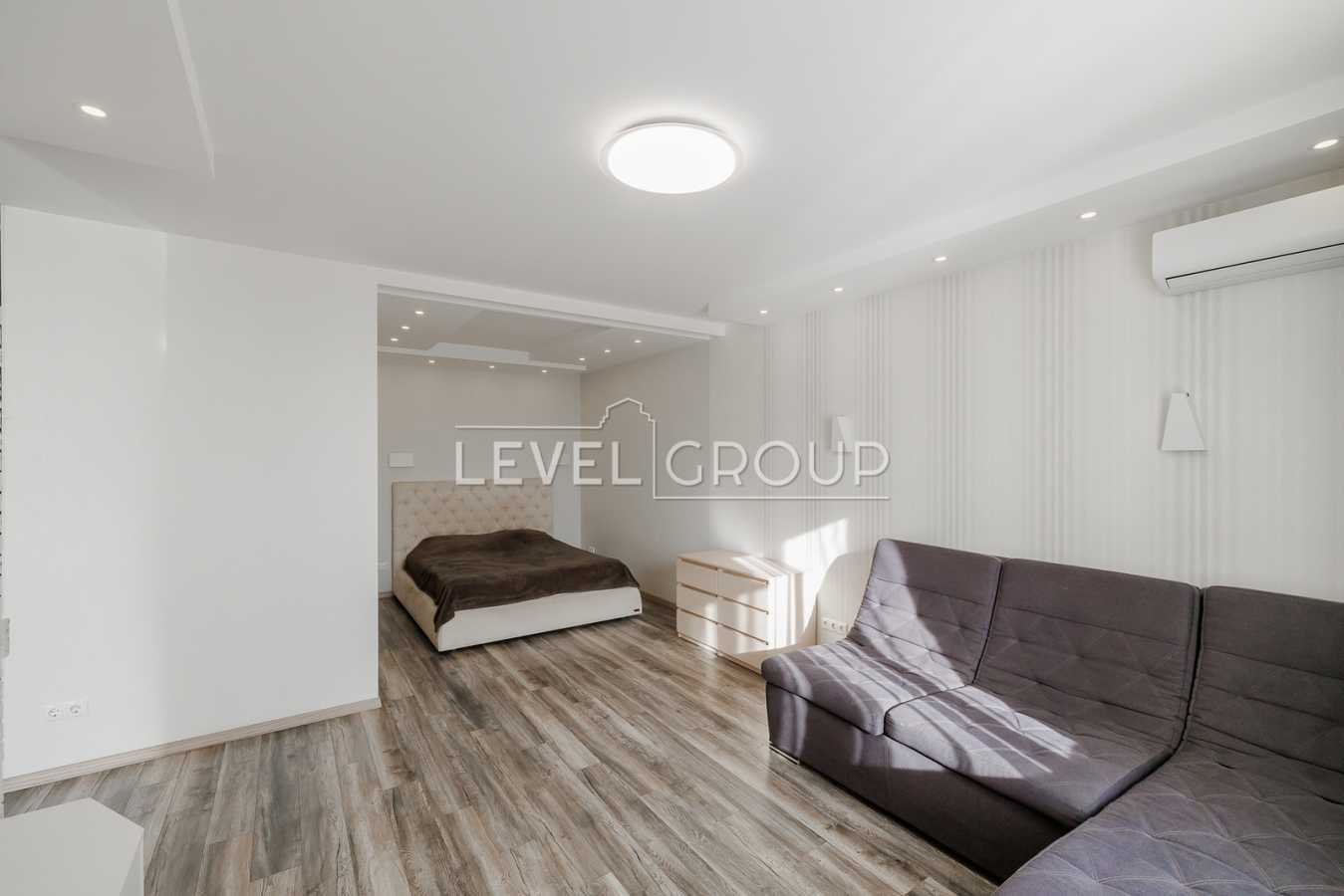 Продаж 1-кімнатної квартири 56.4 м², Ревуцького вул., 9