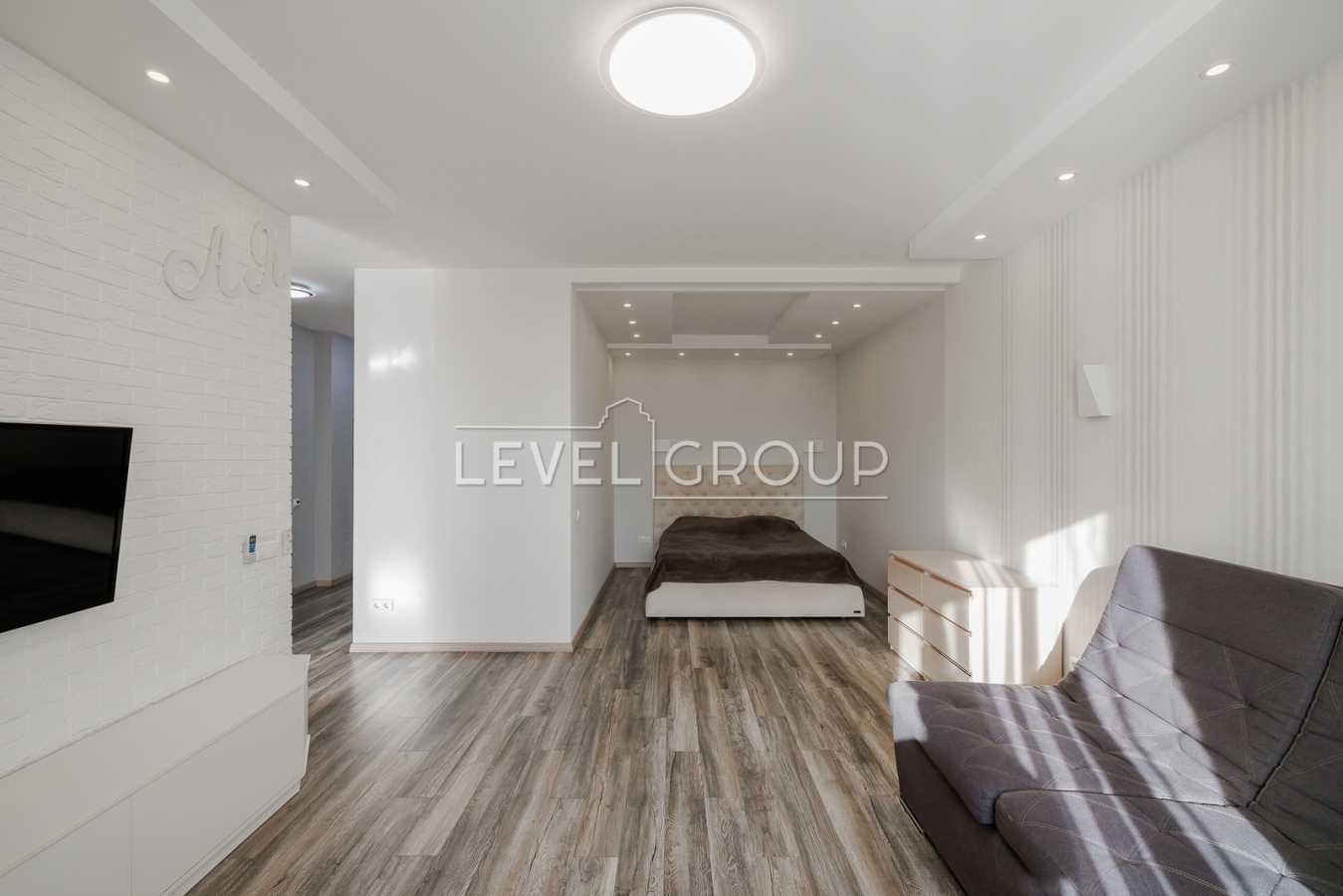 Продаж 1-кімнатної квартири 56.4 м², Ревуцького вул., 9