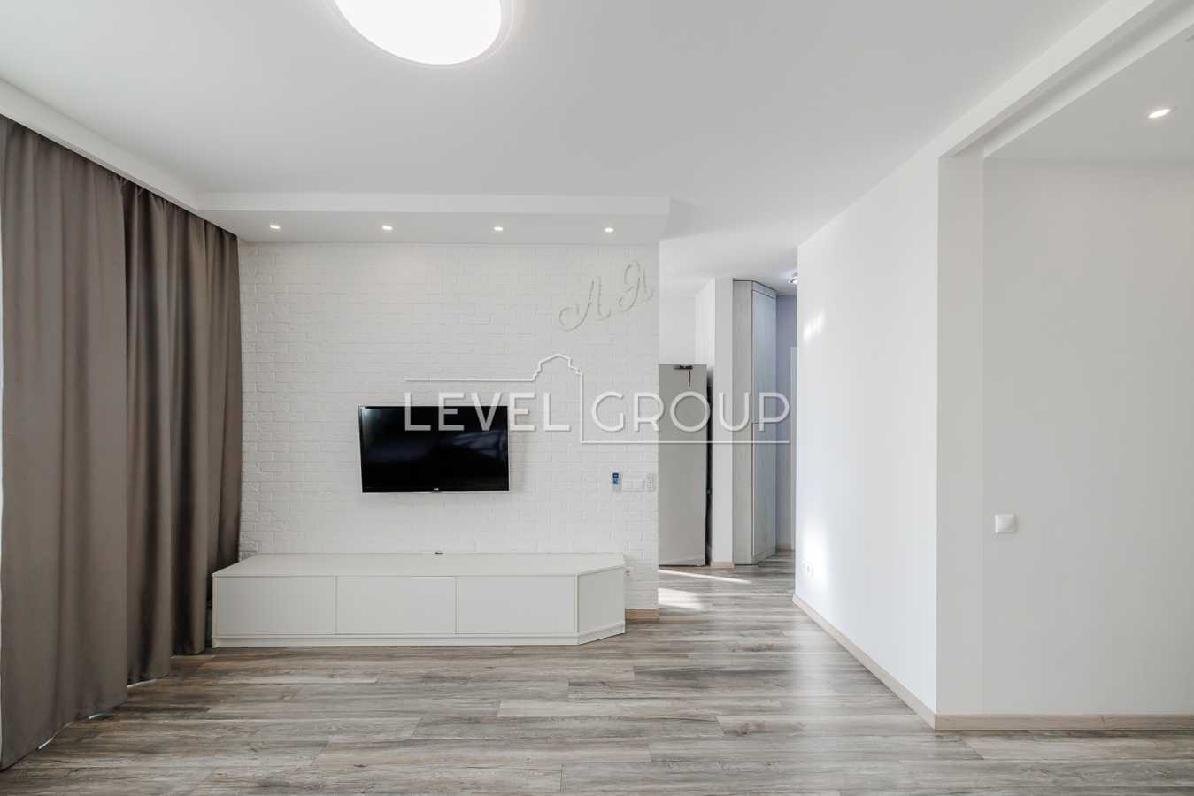 Продаж 1-кімнатної квартири 56.4 м², Ревуцького вул., 9