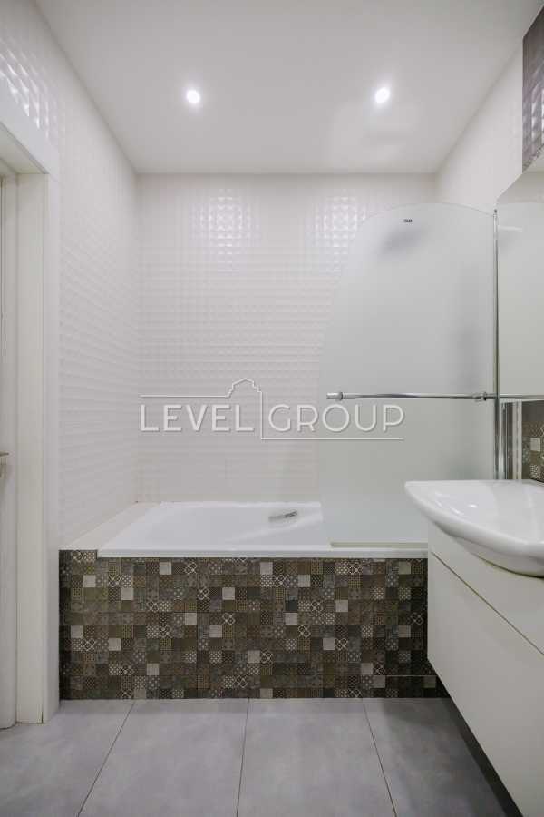Продаж 1-кімнатної квартири 56.4 м², Ревуцького вул., 9