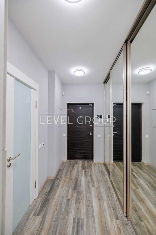 Продаж 1-кімнатної квартири 56.4 м², Ревуцького вул., 9