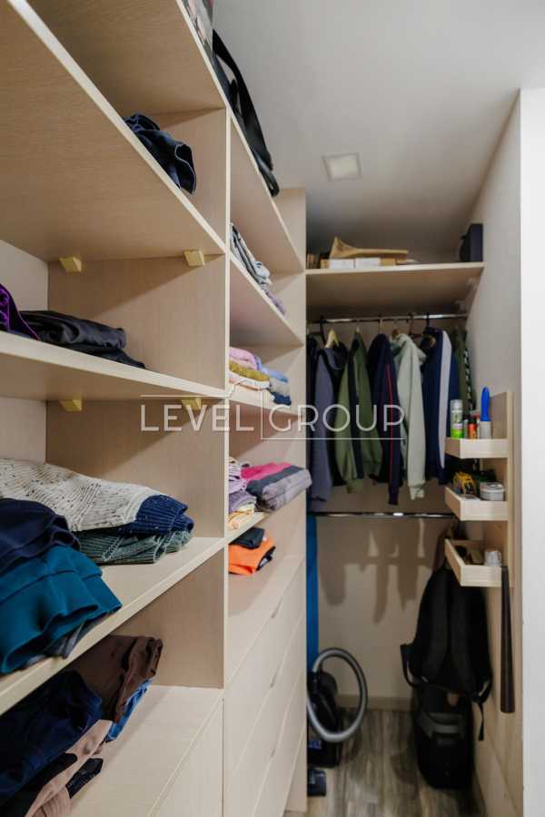 Продаж 1-кімнатної квартири 56.4 м², Ревуцького вул., 9