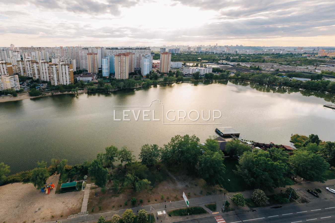Продаж 1-кімнатної квартири 56.4 м², Ревуцького вул., 9
