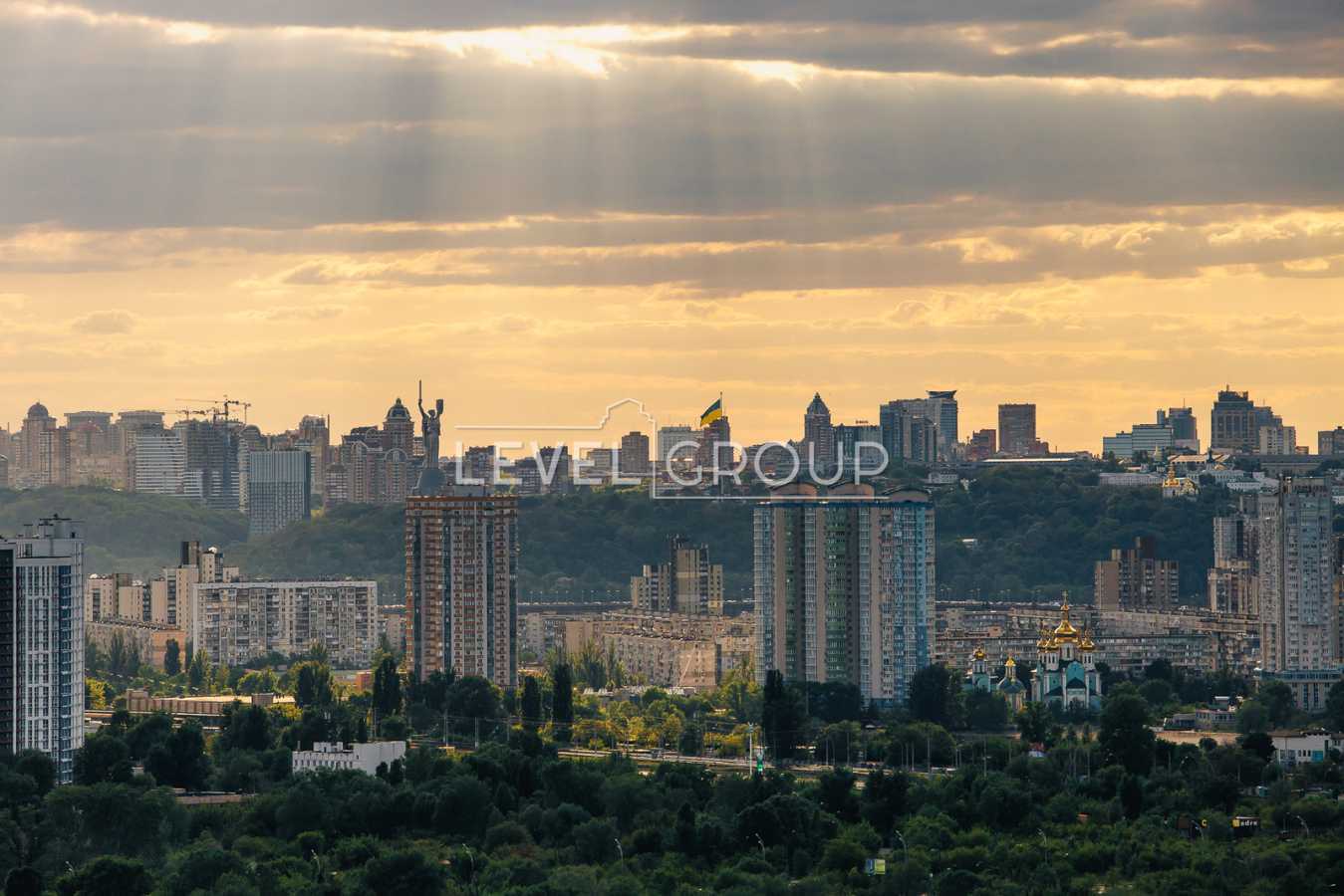 Продаж 1-кімнатної квартири 56.4 м², Ревуцького вул., 9