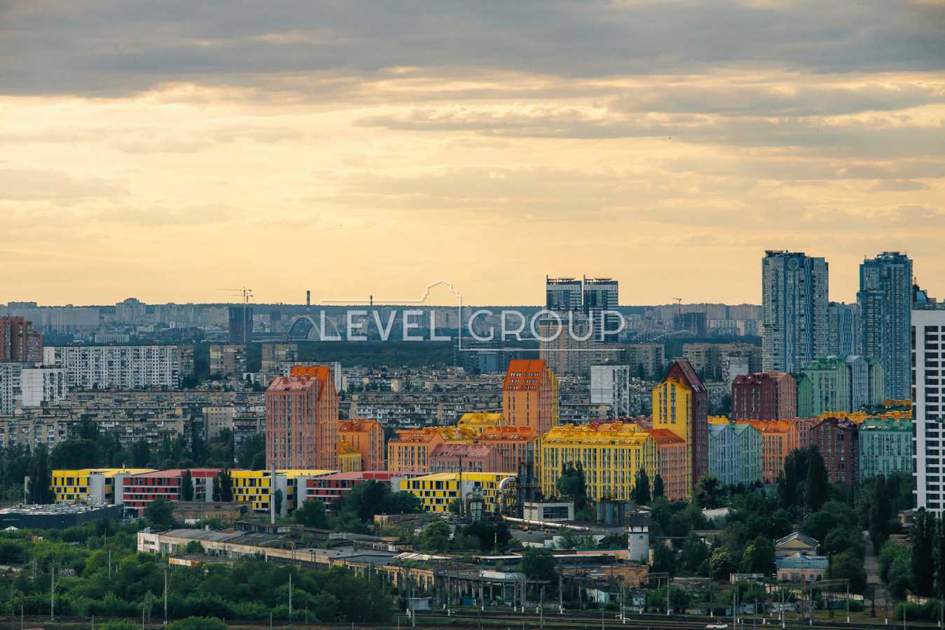 Продаж 1-кімнатної квартири 56.4 м², Ревуцького вул., 9