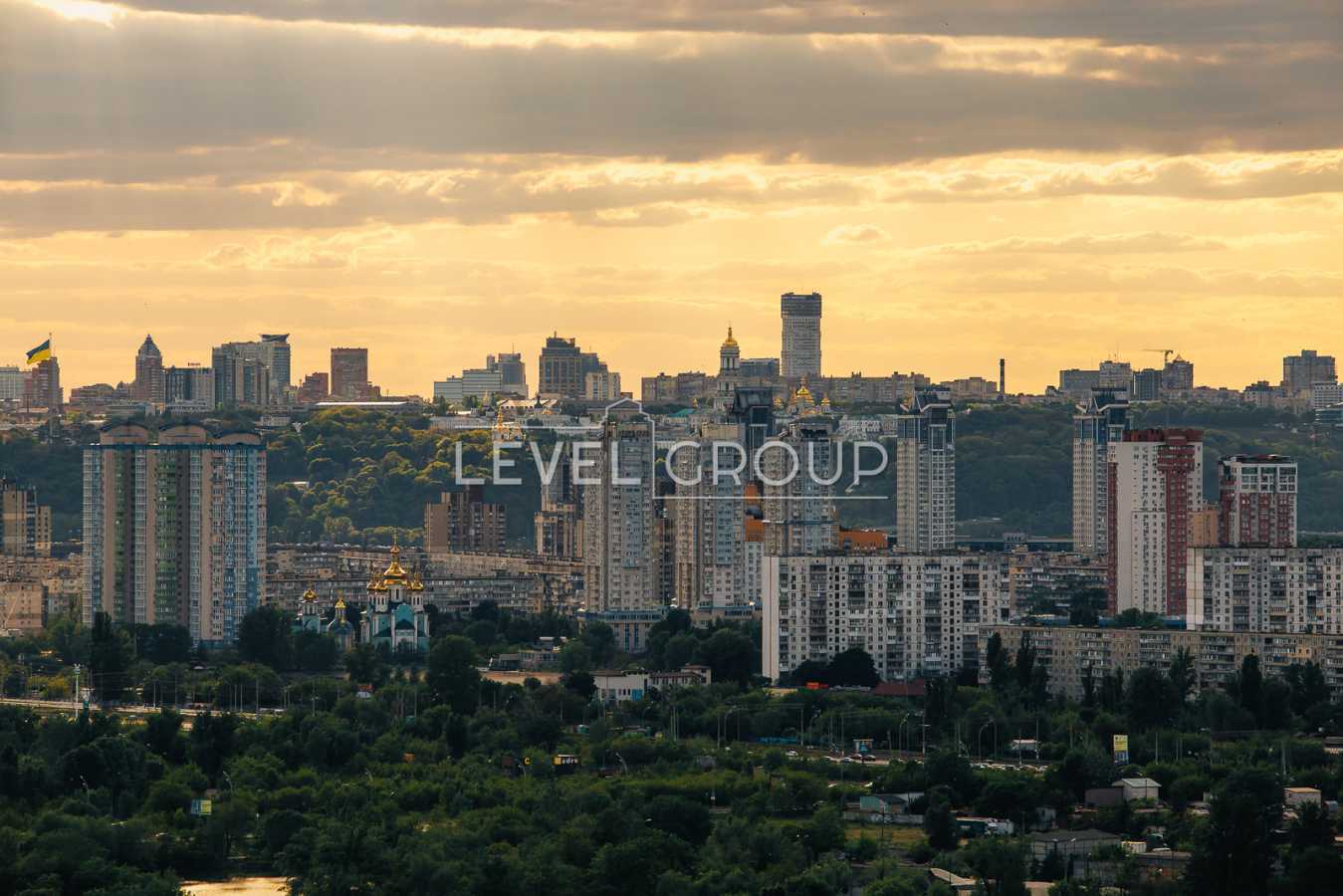 Продаж 1-кімнатної квартири 56.4 м², Ревуцького вул., 9