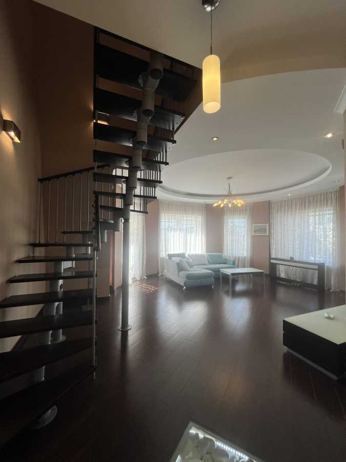 Продаж 4-кімнатної квартири 162.8 м², Пріорська вул., 10