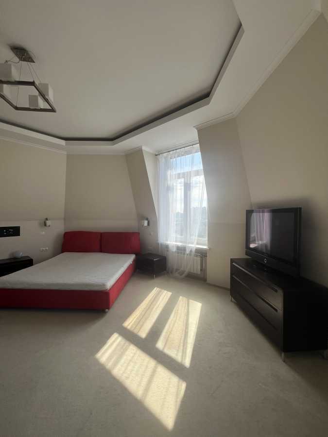 Продаж 4-кімнатної квартири 162.8 м², Пріорська вул., 10
