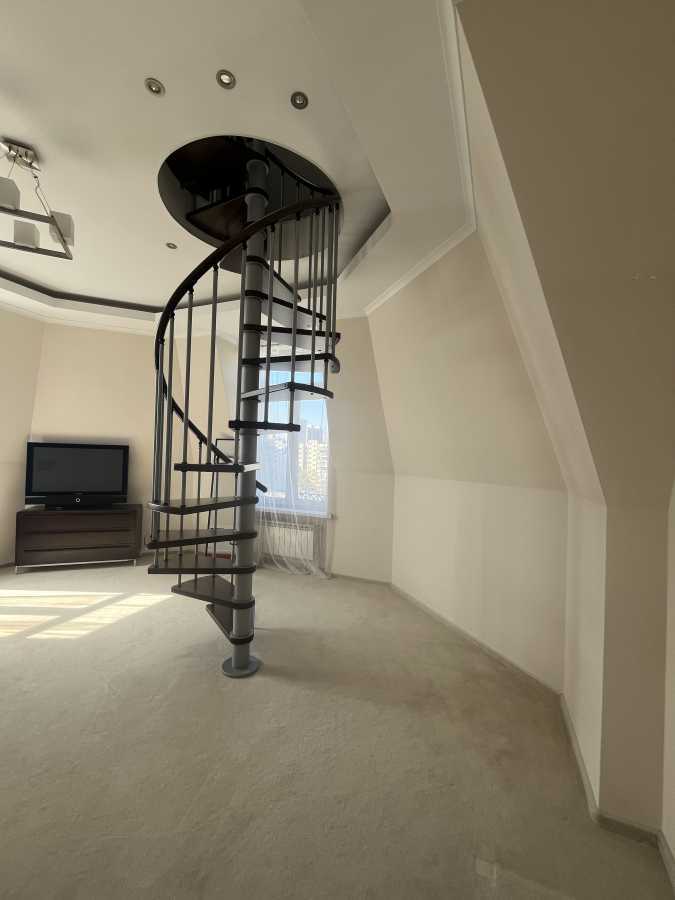 Продаж 4-кімнатної квартири 162.8 м², Пріорська вул., 10