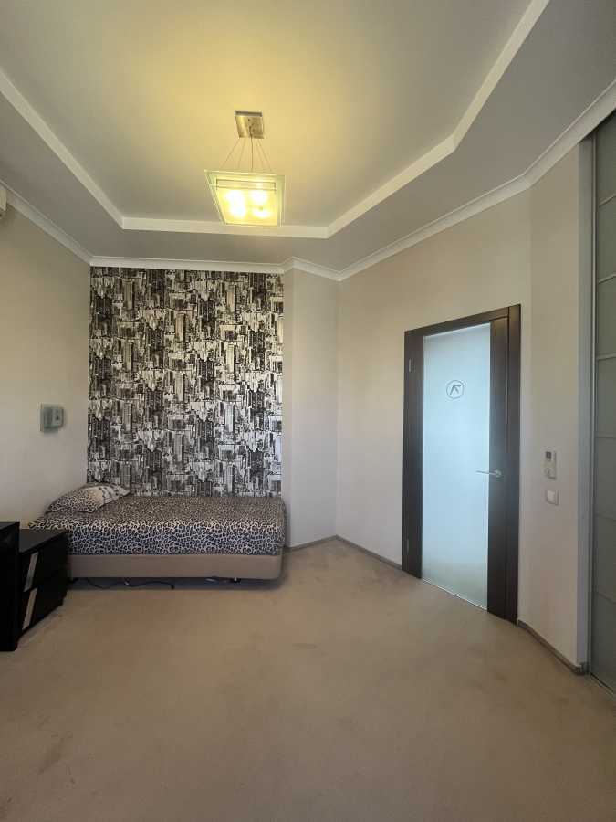 Продаж 4-кімнатної квартири 162.8 м², Пріорська вул., 10