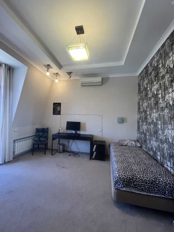 Продаж 4-кімнатної квартири 162.8 м², Пріорська вул., 10