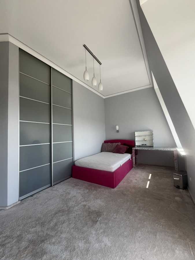 Продаж 4-кімнатної квартири 162.8 м², Пріорська вул., 10