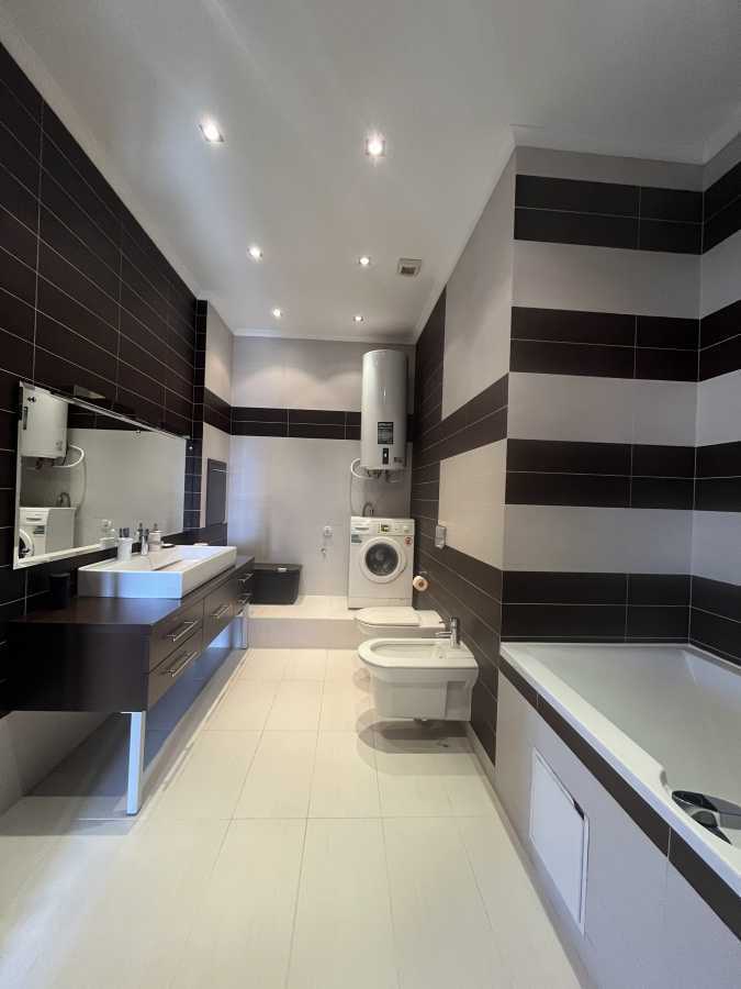 Продаж 4-кімнатної квартири 162.8 м², Пріорська вул., 10