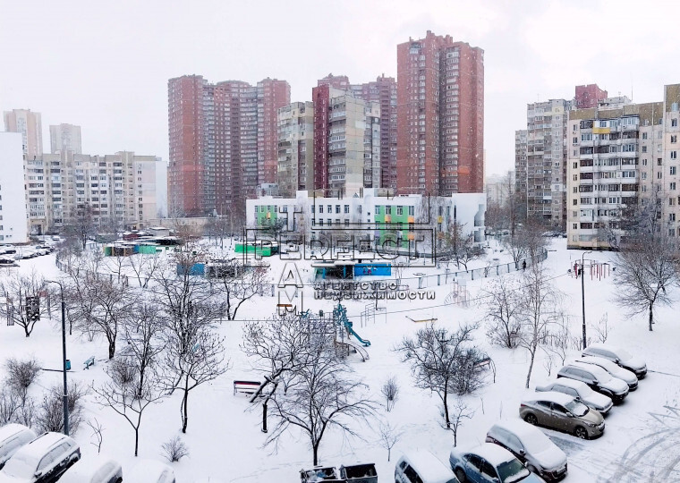 Продаж 3-кімнатної квартири 100 м², Анни Ахматової вул., 9/18