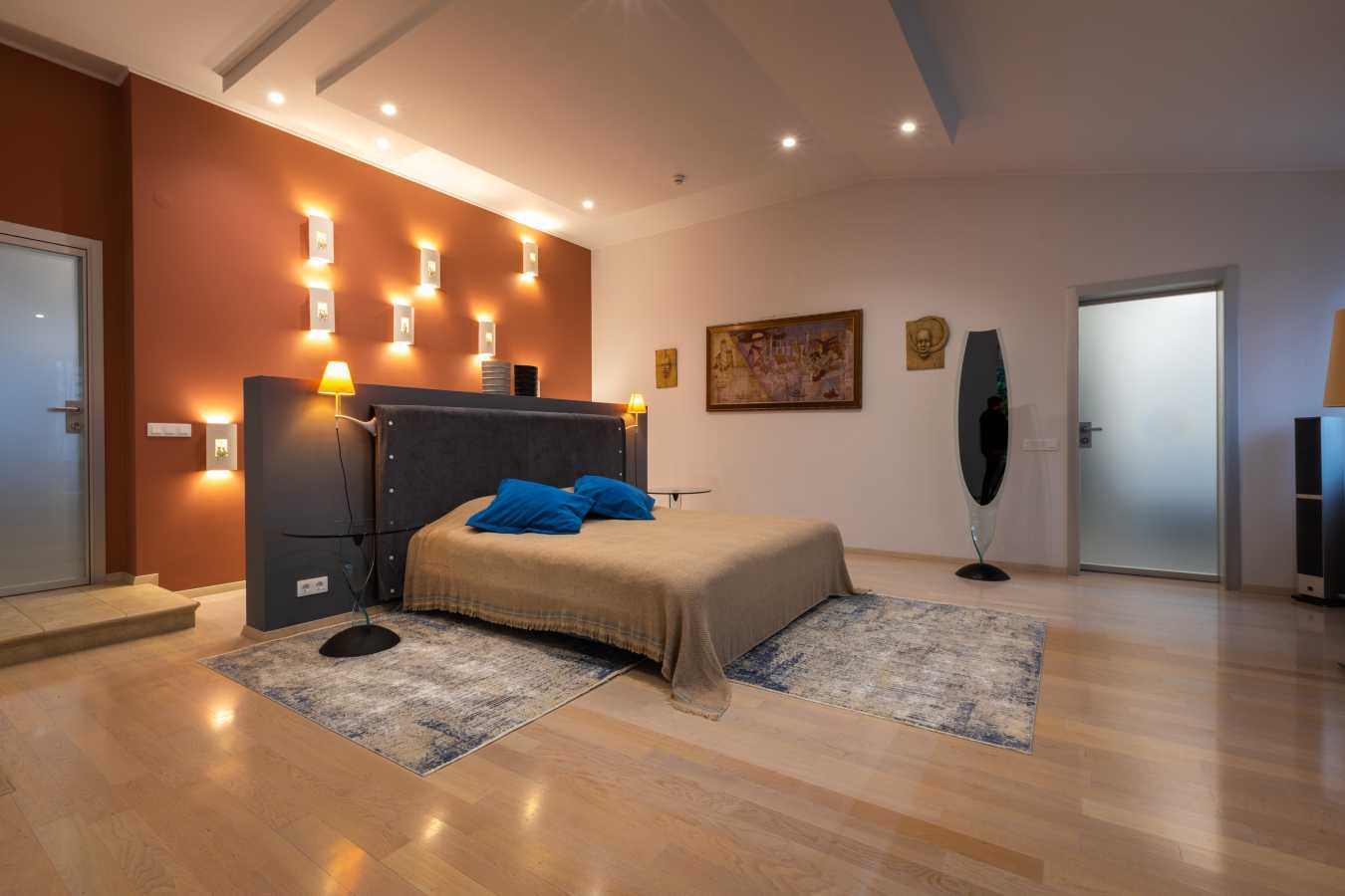 Продаж 2-кімнатної квартири 171 м², Михайлівська вул., 15
