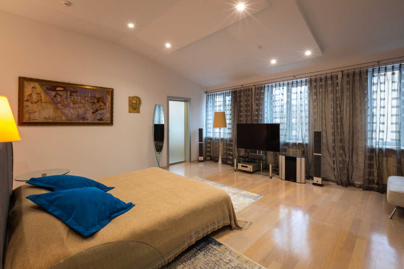 Продаж 2-кімнатної квартири 171 м², Михайлівська вул., 15