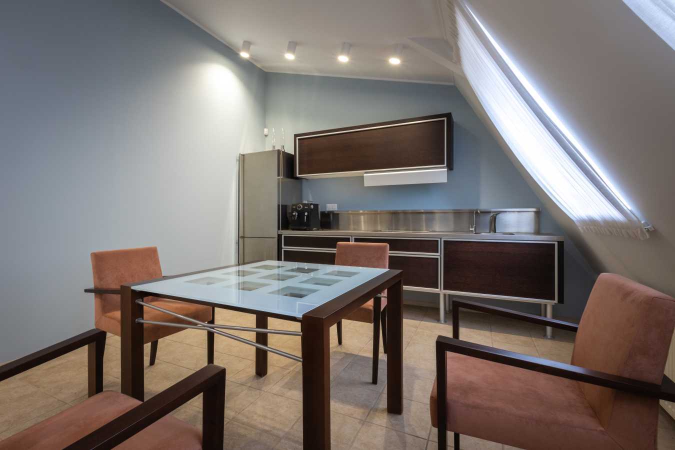 Продаж 2-кімнатної квартири 171 м², Михайлівська вул., 15