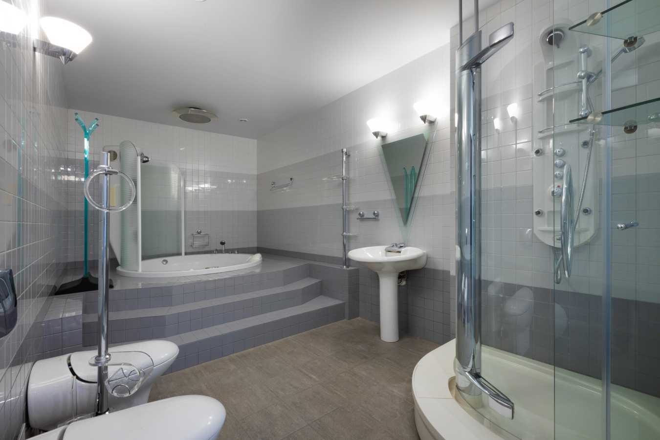 Продаж 2-кімнатної квартири 171 м², Михайлівська вул., 15