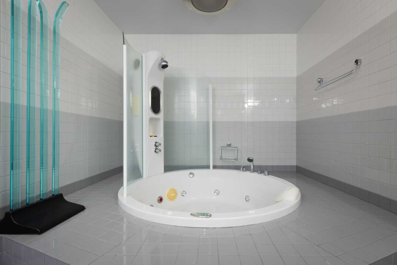 Продаж 2-кімнатної квартири 171 м², Михайлівська вул., 15