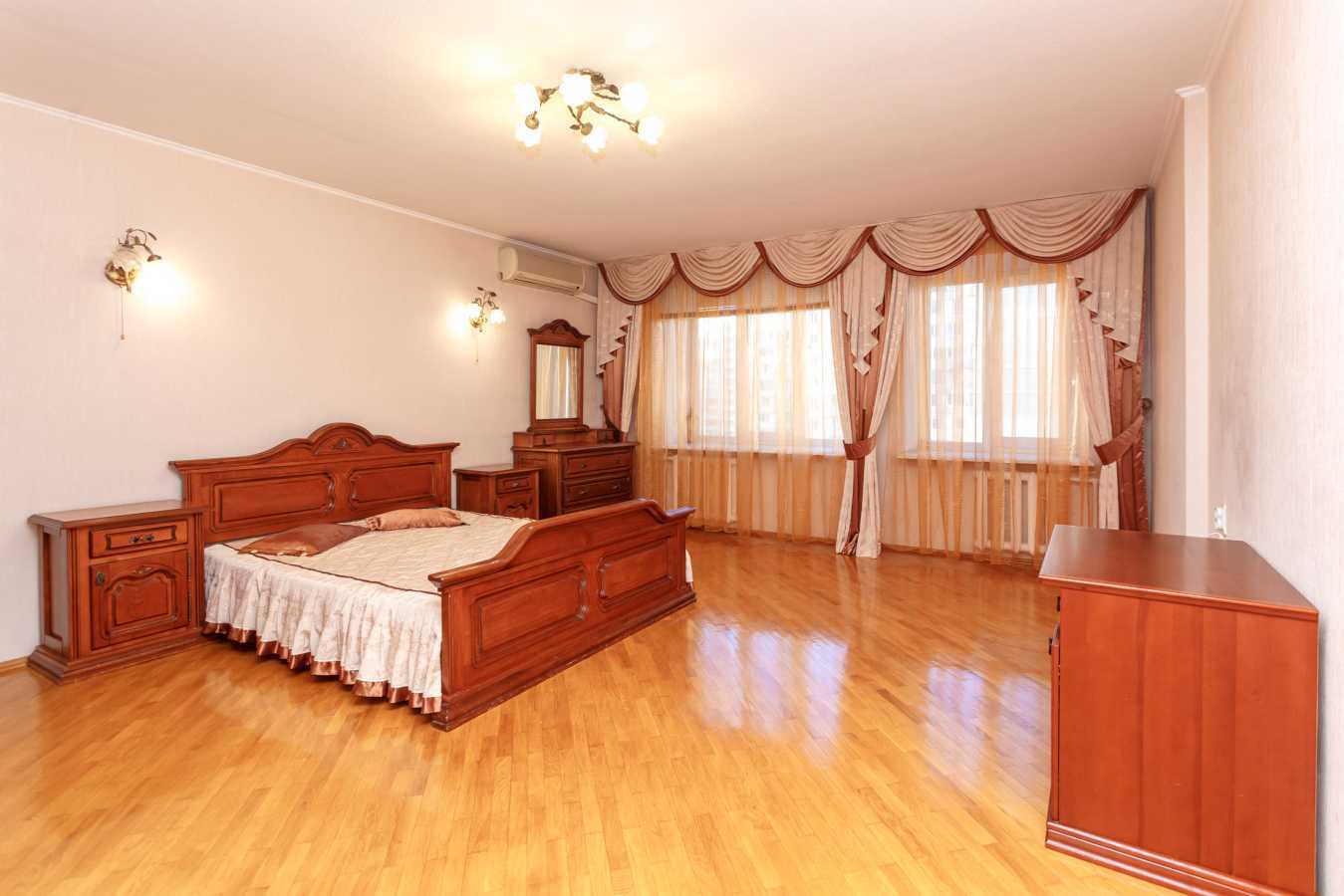Аренда 3-комнатной квартиры 100 м², Декабристов ул., 12/37