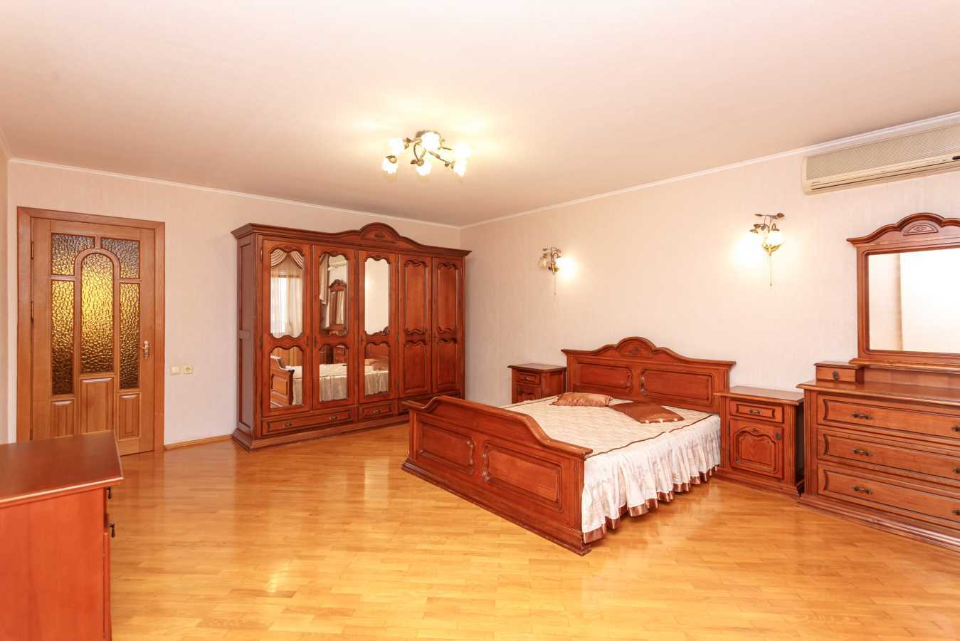 Аренда 3-комнатной квартиры 100 м², Декабристов ул., 12/37