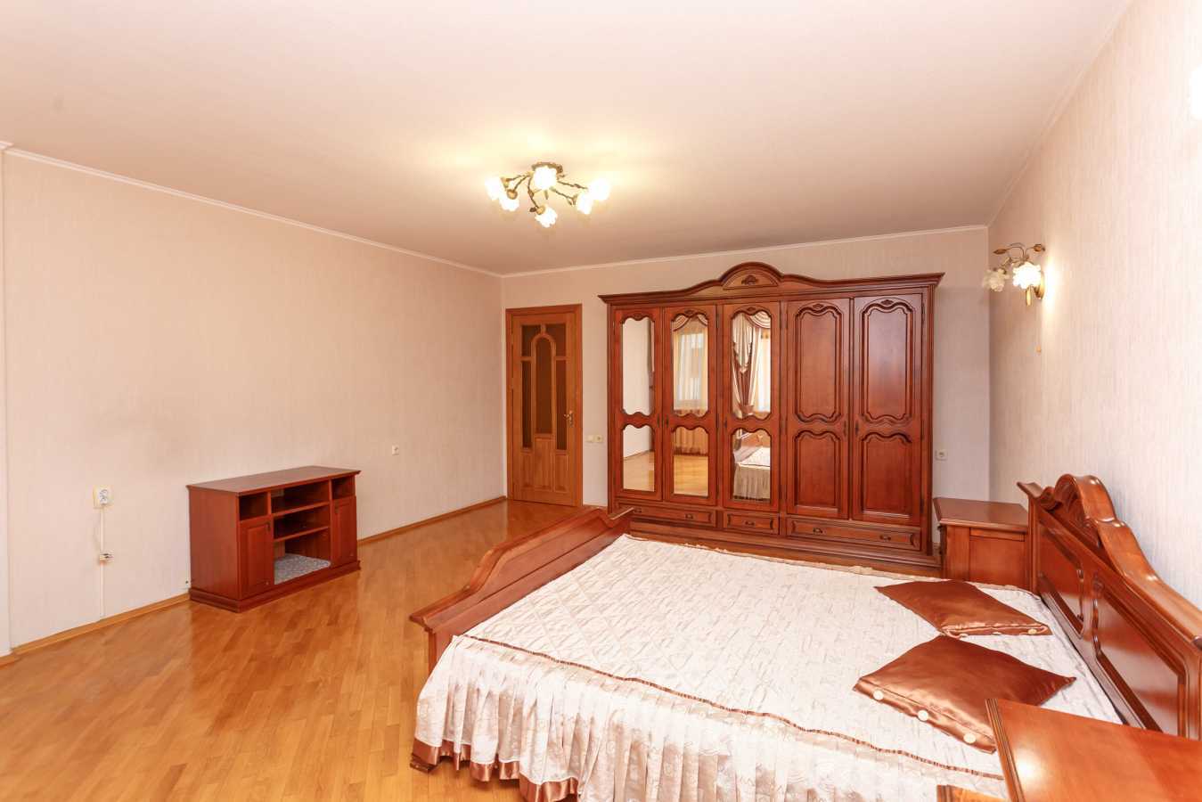 Аренда 3-комнатной квартиры 100 м², Декабристов ул., 12/37