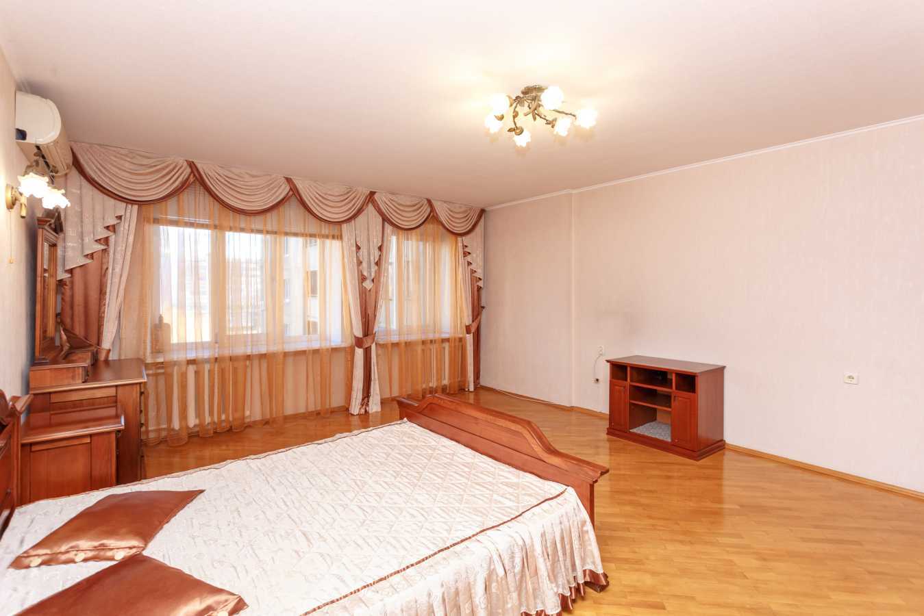 Аренда 3-комнатной квартиры 100 м², Декабристов ул., 12/37