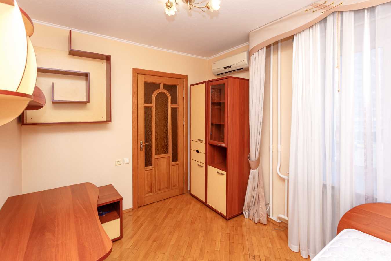 Аренда 3-комнатной квартиры 100 м², Декабристов ул., 12/37