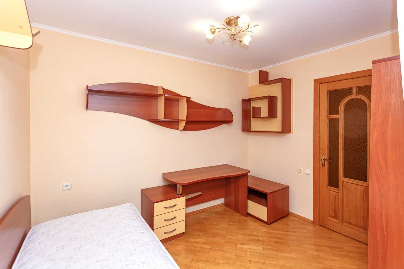 Аренда 3-комнатной квартиры 100 м², Декабристов ул., 12/37