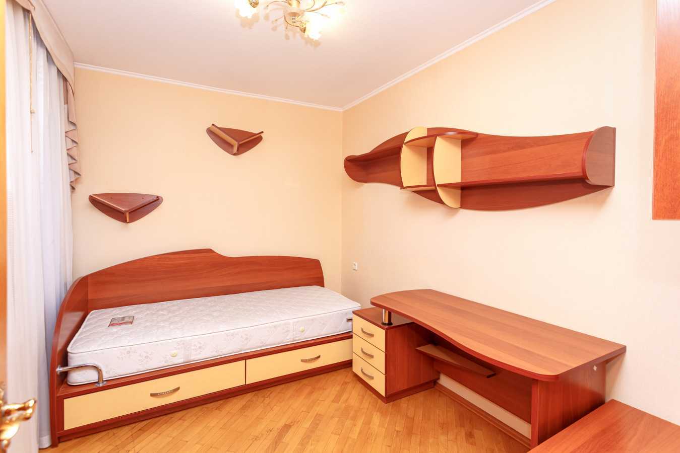 Аренда 3-комнатной квартиры 100 м², Декабристов ул., 12/37