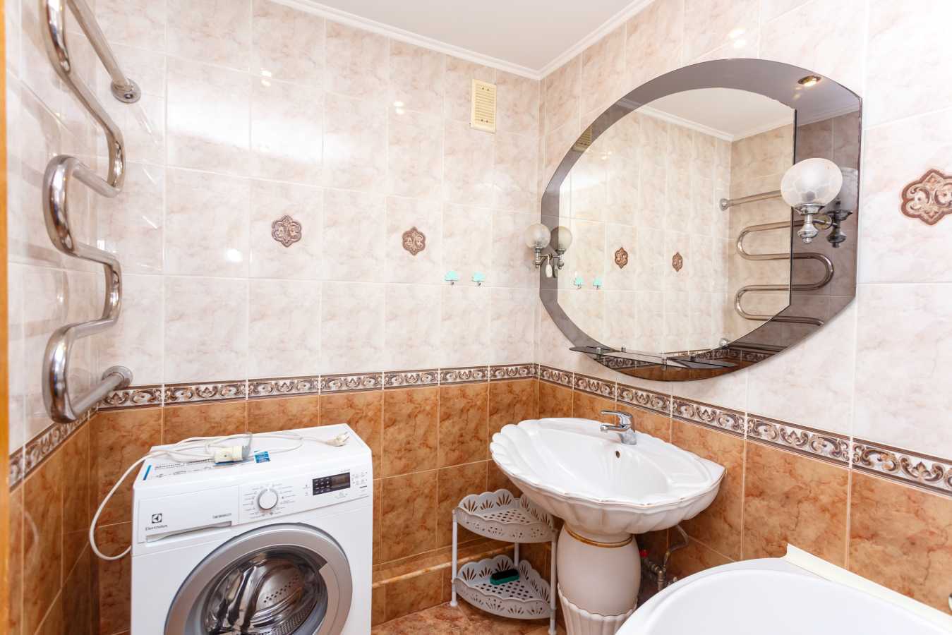 Аренда 3-комнатной квартиры 100 м², Декабристов ул., 12/37