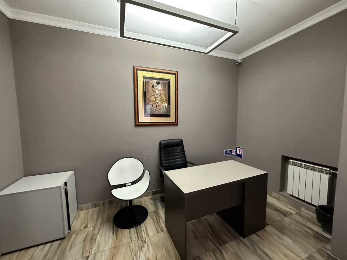 Оренда офісу 200 м², Маршала Тимошенка вул., 21