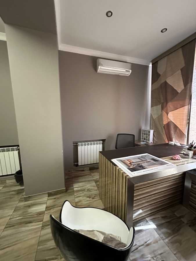 Оренда офісу 200 м², Маршала Тимошенка вул., 21