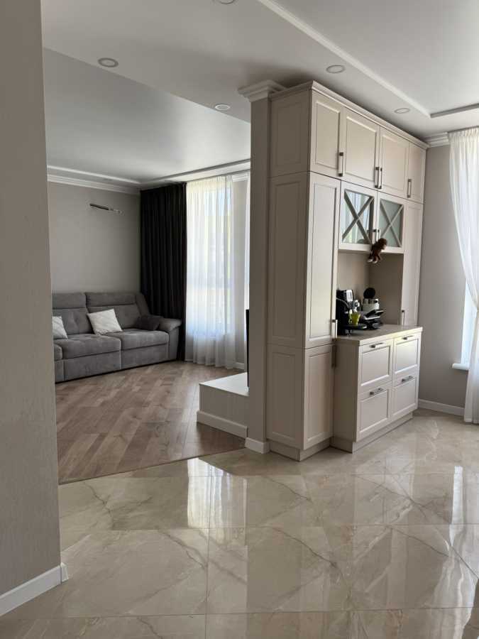 Продажа 4-комнатной квартиры 127 м², Победы просп., 67