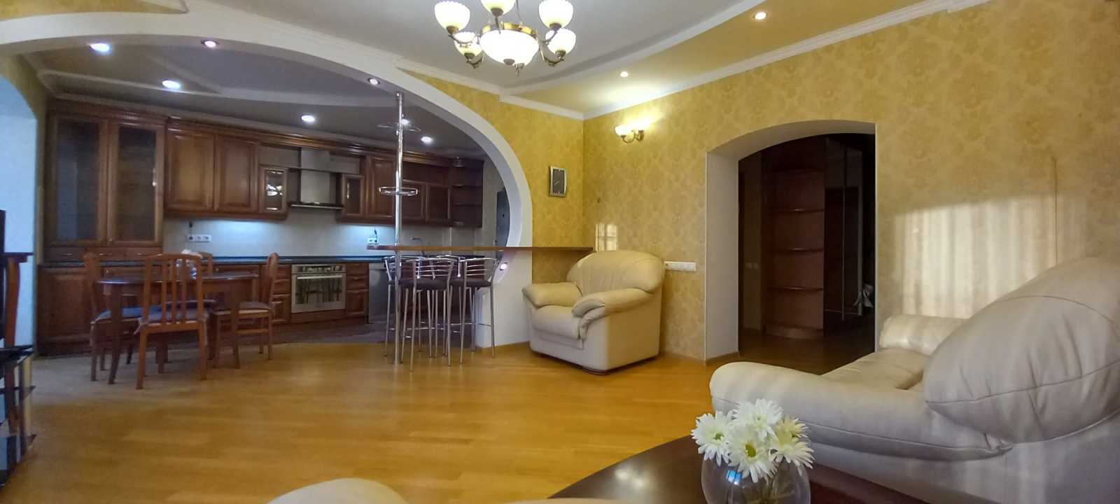 Продажа 3-комнатной квартиры 95 м², Героев Сталинграда просп., 20Б