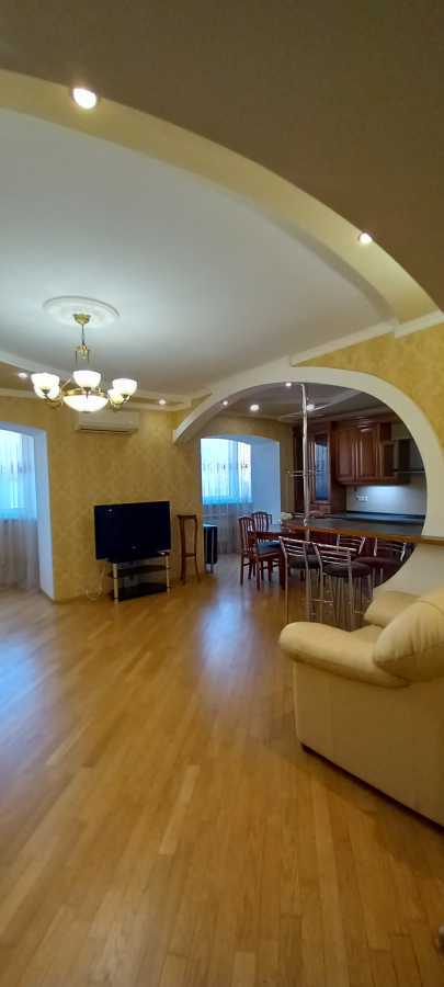 Продажа 3-комнатной квартиры 95 м², Героев Сталинграда просп., 20Б