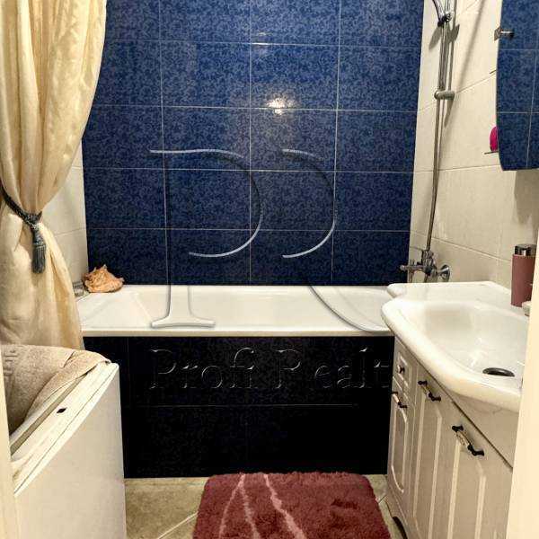 Продаж 2-кімнатної квартири 82 м², Дніпровська наб., 26А