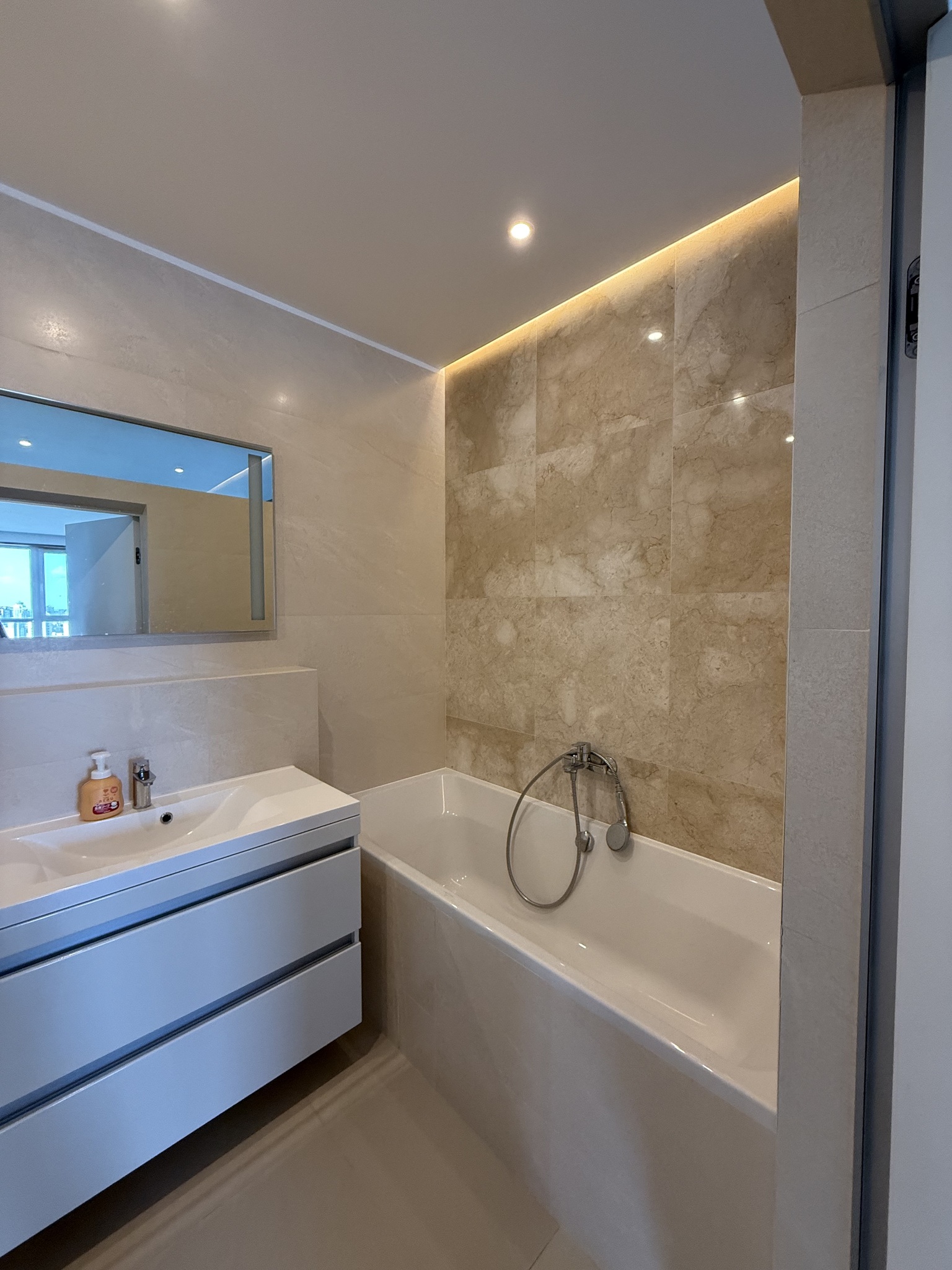 Аренда 3-комнатной квартиры 90 м², Богдановская ул., 7Б