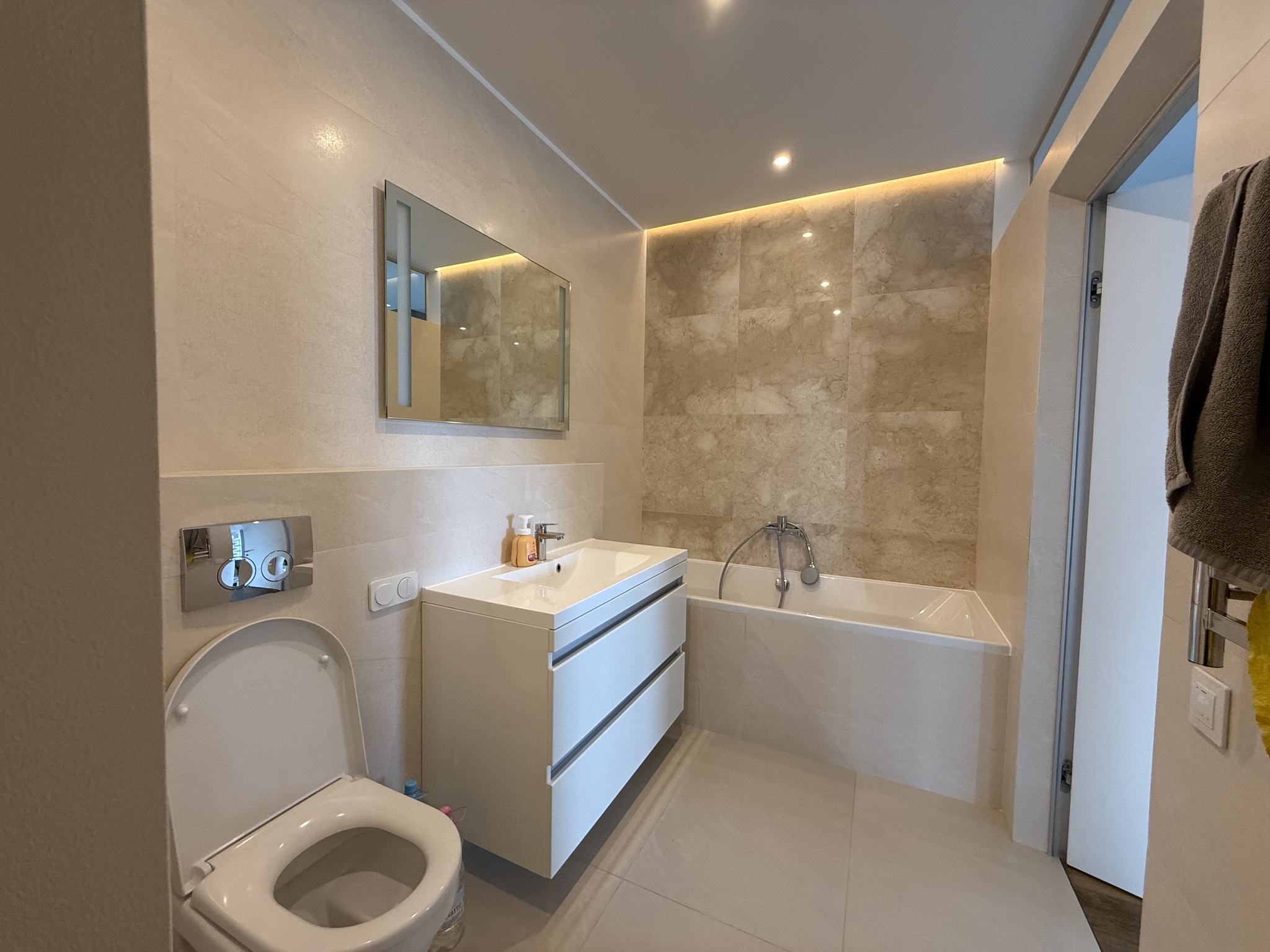 Аренда 3-комнатной квартиры 90 м², Богдановская ул., 7Б