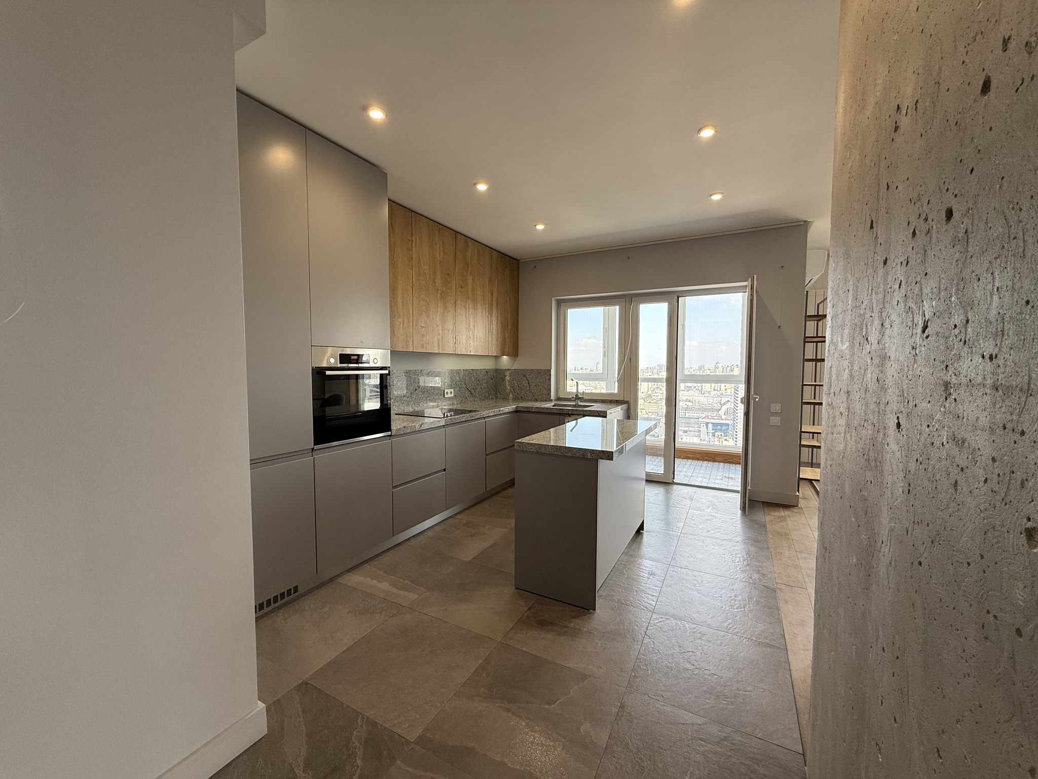 Аренда 3-комнатной квартиры 90 м², Богдановская ул., 7Б