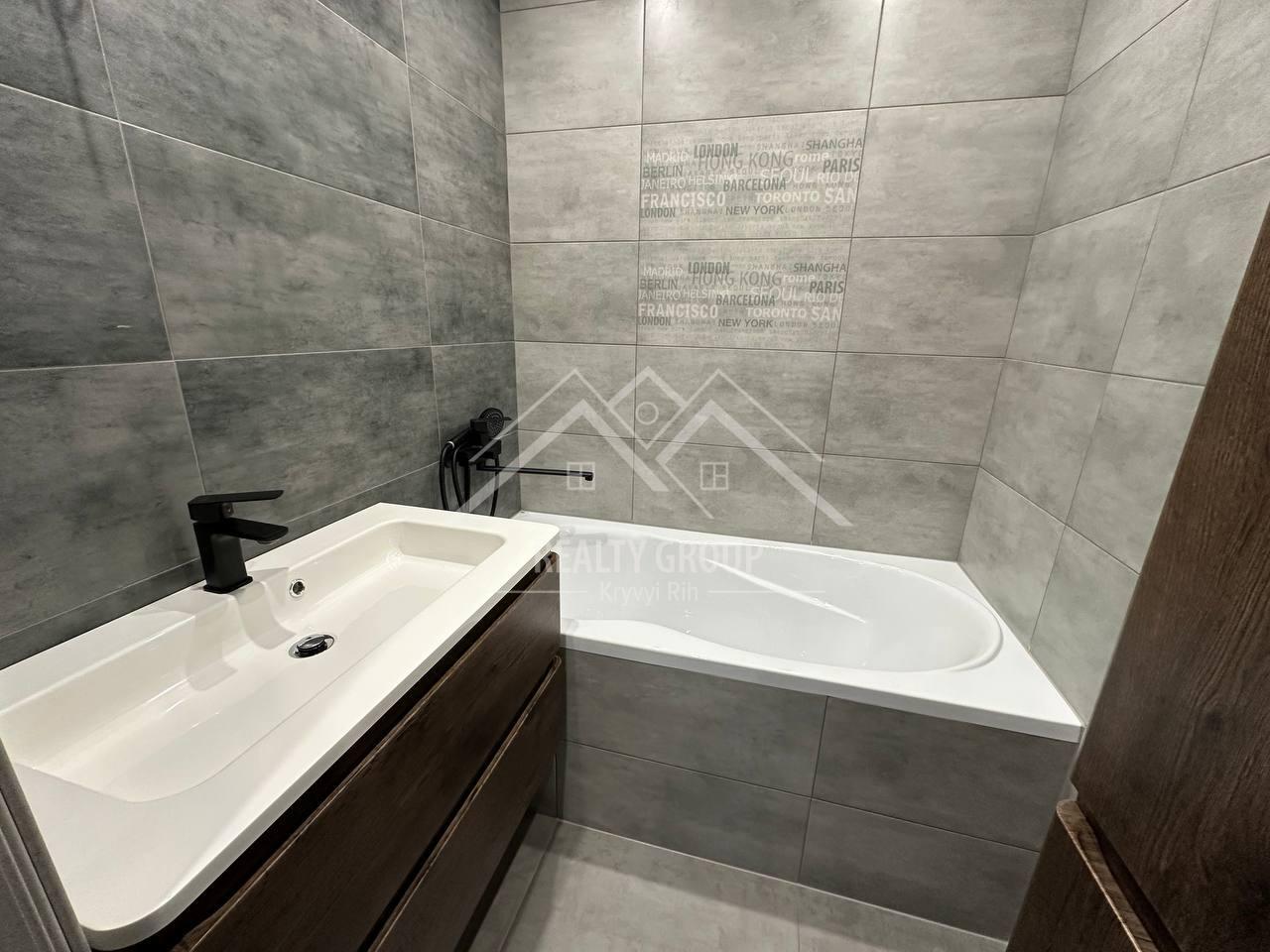 Продаж 3-кімнатної квартири 62.2 м², 200 річчя Кривого Рога просп., 3
