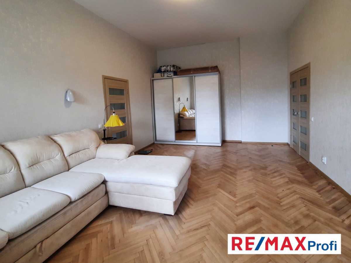 Продаж 2-кімнатної квартири 67 м², Лютеранська вул., 8