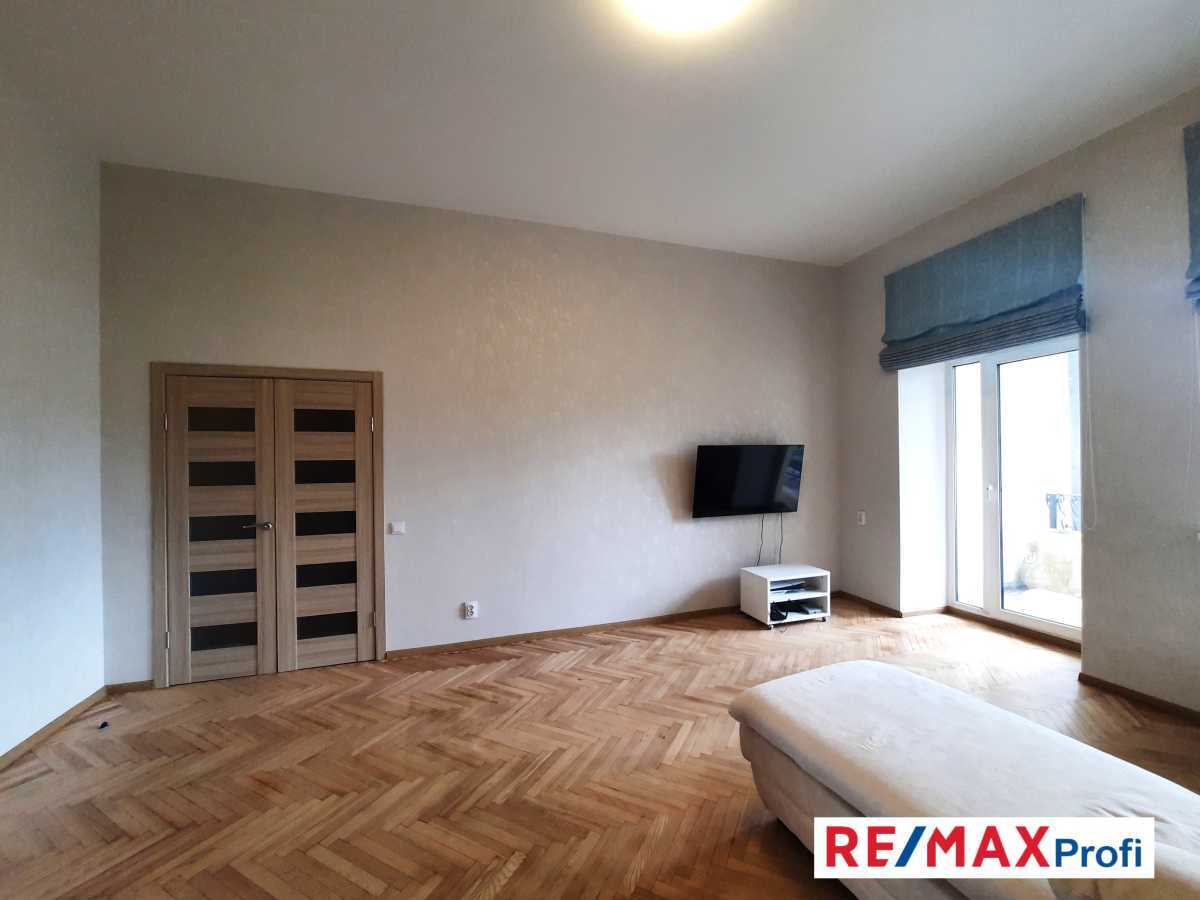Продаж 2-кімнатної квартири 67 м², Лютеранська вул., 8