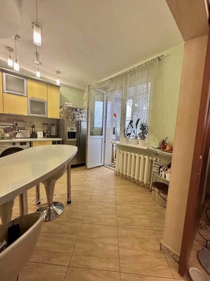 Продажа 4-комнатной квартиры 118 м², Победы просп., 125